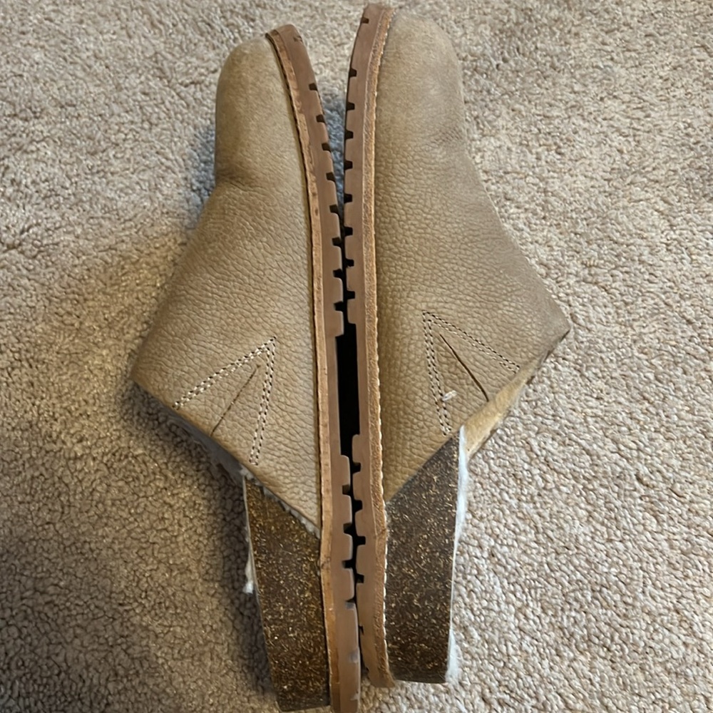 Madewell Beige Suede Shearling Mules - Picture 6 of 8